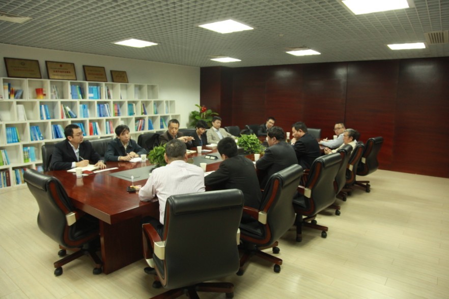 鎮(zhèn)江經(jīng)信委、開發(fā)區(qū)管委會(huì)一行到訪促進(jìn)中心