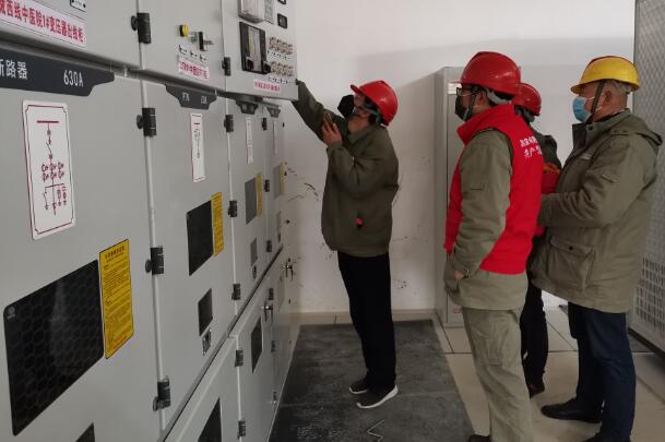 國網(wǎng)英山縣供電：隔離醫(yī)院電工發(fā)燒了!放心，我們頂上!