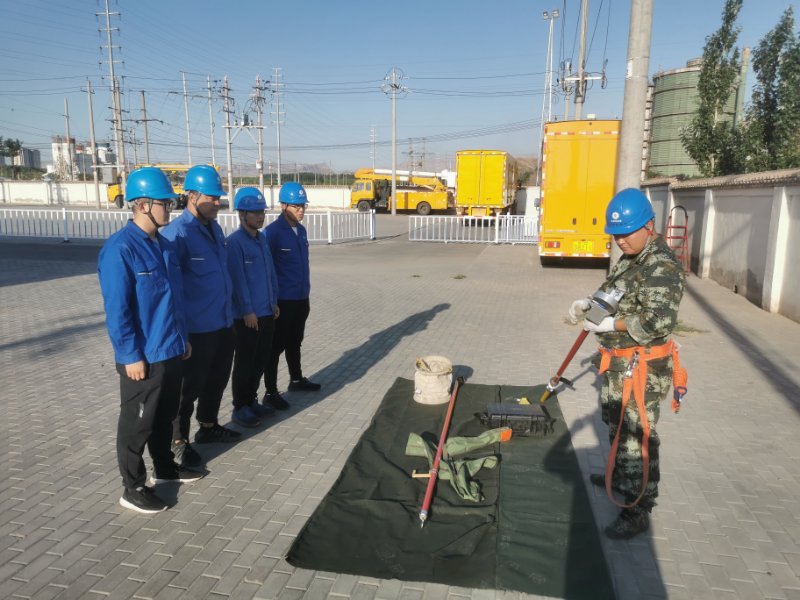 烏海電業(yè)局配電帶電作業(yè)中心：現(xiàn)場培訓求實效，技能素質(zhì)再提升
