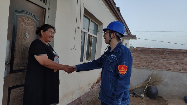 阿拉善電業(yè)局烏力吉供電分局：叔叔，我家沒電啦