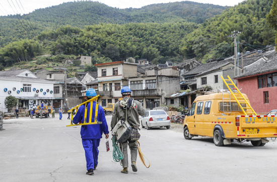 最后一臺(tái)屋頂變壓器拆除！東山村的用電變遷