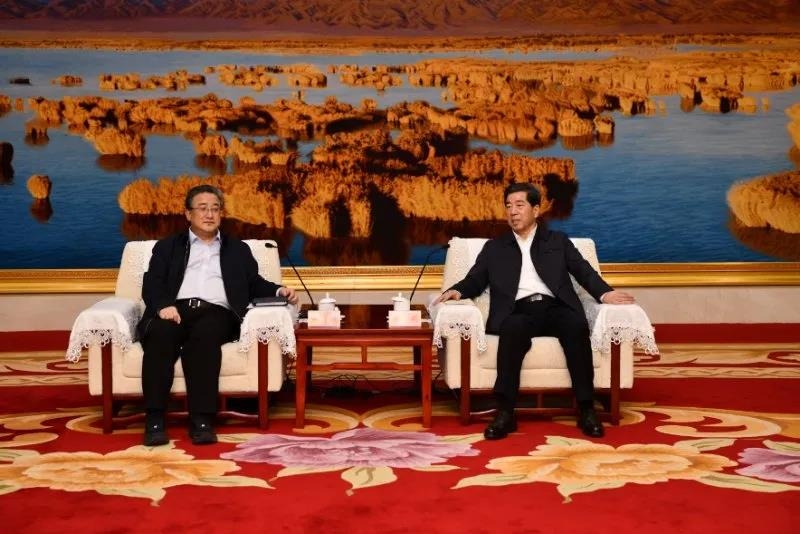 中核集團黨組書記、董事長余劍鋒與寧夏黨委書記陳潤兒會談