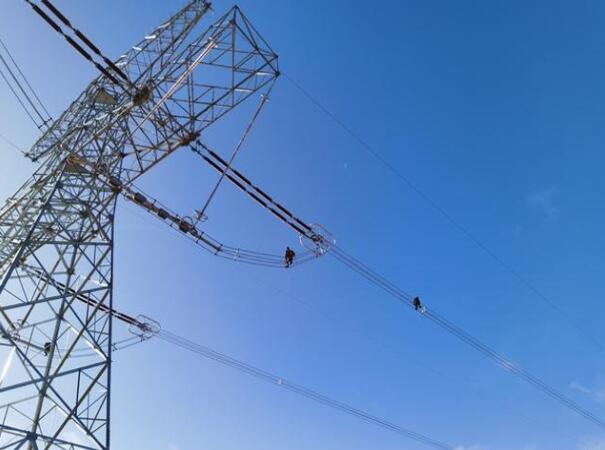 青藏電力聯(lián)網(wǎng)工程反轉送電方向，今年已外送藏電共9.6億度