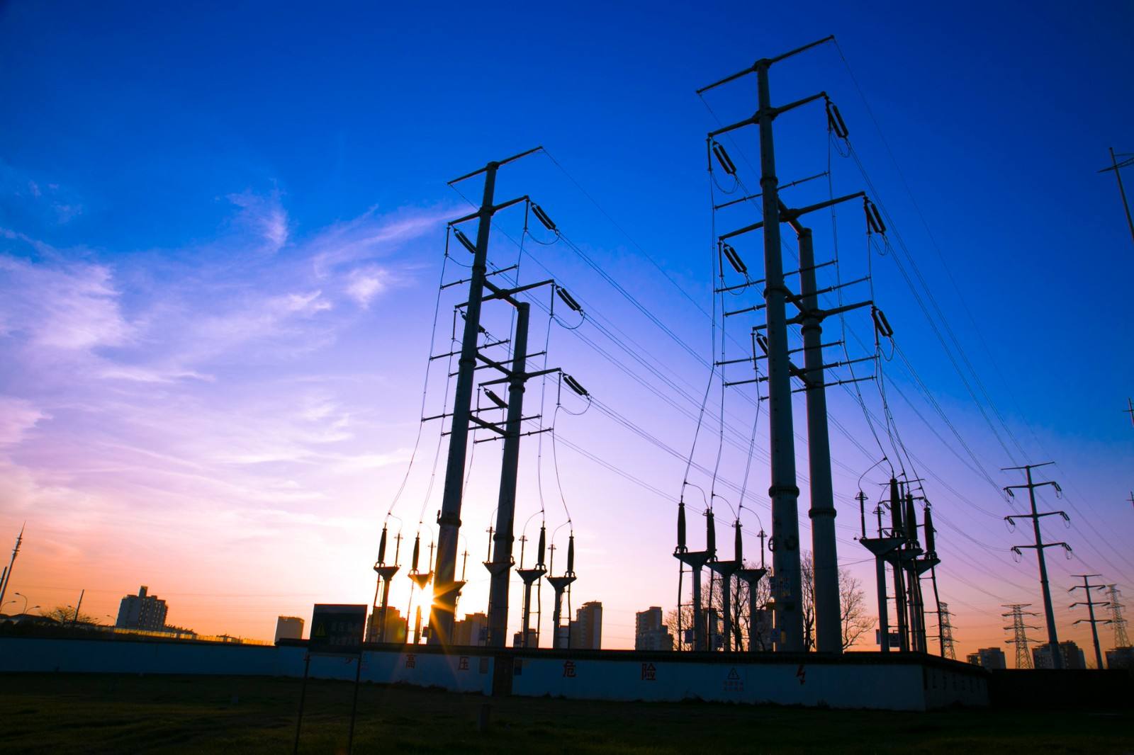 官亭-濰坊特高壓變電站500千伏線(xiàn)路工程全線(xiàn)貫通