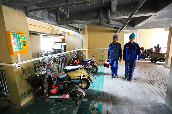 “小電驢”充電更安全了！寧?？h24393個充電接口完成升級改造