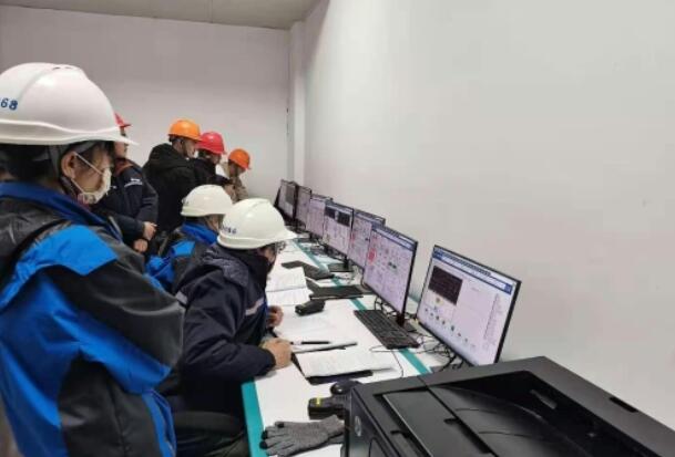 我國海拔最高的柴達(dá)木2×300兆乏調(diào)相機并網(wǎng)成功