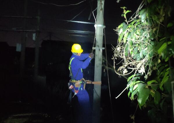 國網(wǎng)余姚市供電公司：夜間排查薄弱環(huán)節(jié)，保障電網(wǎng)安全運行