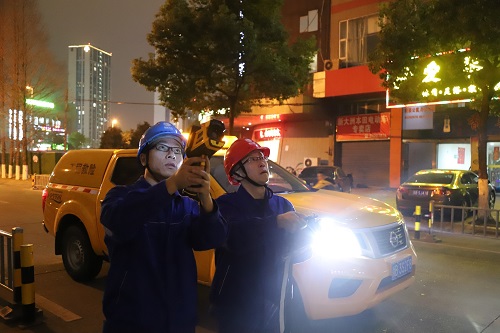 國網(wǎng)寧波市鄞州區(qū)供電：夜間特巡測溫線路，保障安全可靠供電