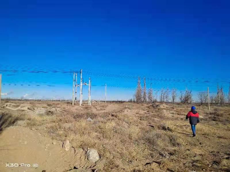 烏海電業(yè)局農(nóng)電處千里山農(nóng)電所：加強巡線，確保冬季電網(wǎng)安全