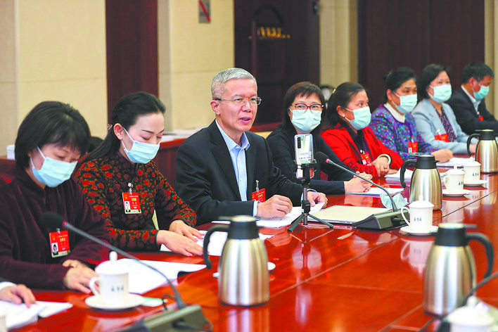 全國人大代表國網(wǎng)安徽省電力有限公司總經(jīng)理、黨委副書記 張凡華：構(gòu)建以電為中心的終端