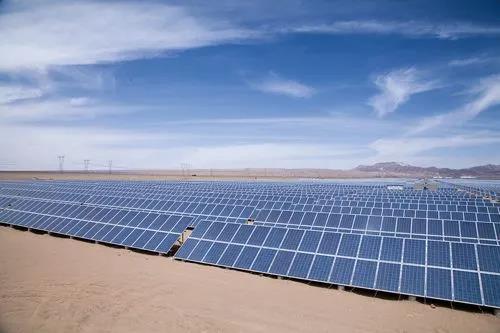 硅料“滾燙”，光伏“內(nèi)耗”，誰在助推價(jià)格暴漲？