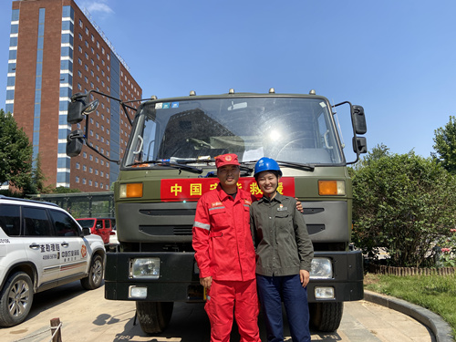 上陣夫妻檔，十天才回家