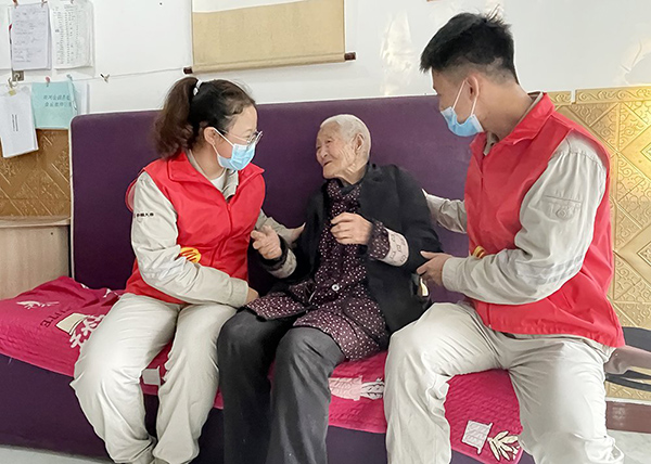 大唐臨汾熱電公司開(kāi)展“人間重晚情，愛(ài)助夕陽(yáng)紅”志愿服務(wù)活動(dòng)