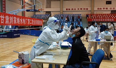 爭(zhēng)分奪秒！國(guó)網(wǎng)劉家峽水電廠開(kāi)展第二輪全員核酸檢測(cè)