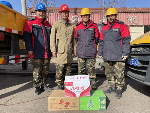 烏海電業(yè)局配電帶電作業(yè)處助力“煤改電”，送溫暖進(jìn)現(xiàn)場(chǎng)