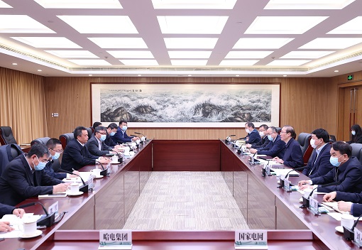 辛保安、張智剛與哈電集團(tuán)董事長曹志安、總經(jīng)理吳偉章會談