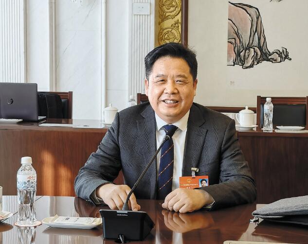 加快能源技術(shù)創(chuàng)新 促進(jìn)成果轉(zhuǎn)化——訪全國人大代表、中國科學(xué)院寧波材料技術(shù)與工程研究所所長黃政仁