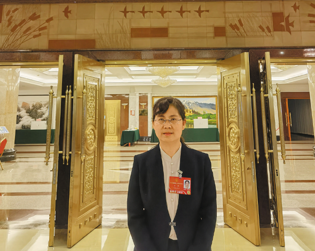 【兩會(huì)】電網(wǎng)在促進(jìn)新能源消納上發(fā)揮了重要作——訪全國(guó)人大代表、寧夏電力投資集團(tuán)有限公司信息中心業(yè)務(wù)主管方敏