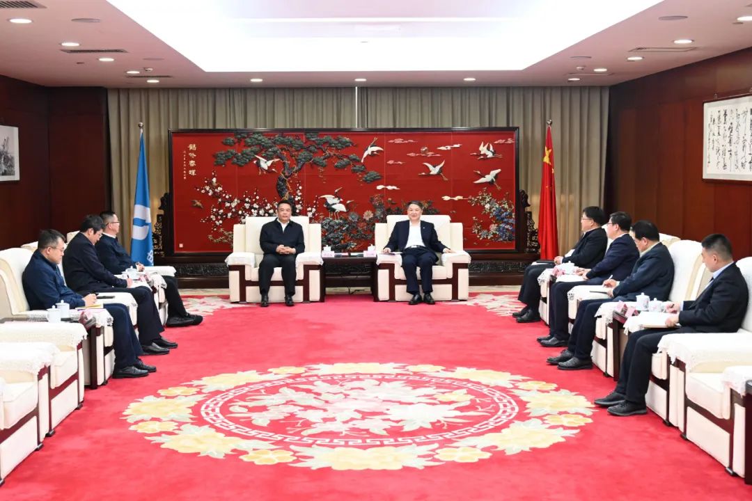 溫樞剛會見哈電集團董事長、黨委書記曹志安