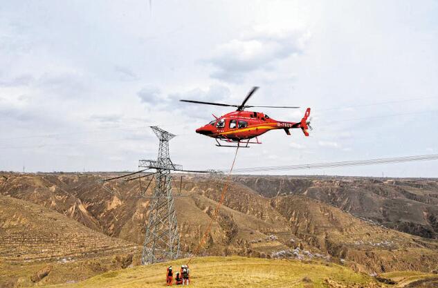 甘肅電網(wǎng)規(guī)?；馗邏壕€路直升機(jī)帶電作業(yè)啟動