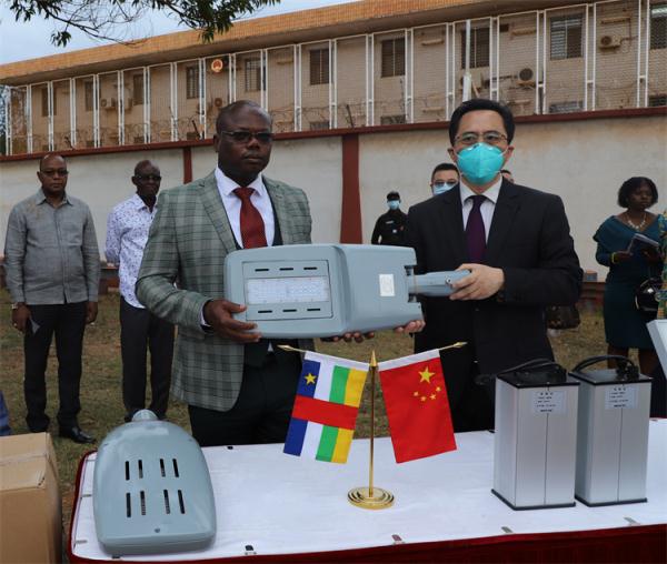 中非共和國(guó)首都班吉烈士大道太陽能路燈維修項(xiàng)目舉行開工儀式