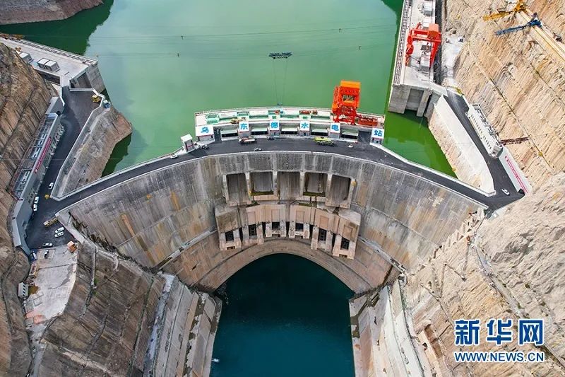 國家能源局章建華：加快推進(jìn)能源轉(zhuǎn)型，大力發(fā)展風(fēng)電和太陽能發(fā)電！