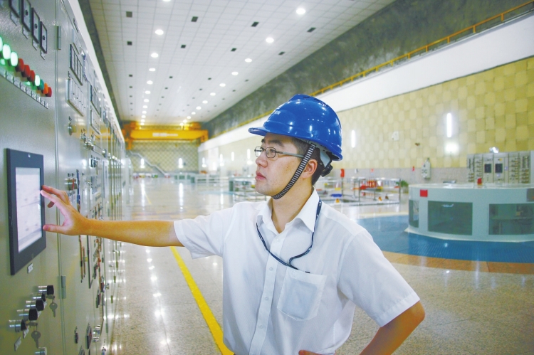 攻堅克難、敢于開拓的創(chuàng)新先鋒——記南網(wǎng)調(diào)峰調(diào)頻公司檢修試驗分公司總經(jīng)理、黨委副書記鞏宇