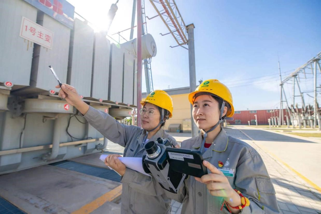 呼和浩特供電公司:保障“尖峰”供電 無(wú)懼高溫“烤驗(yàn)”