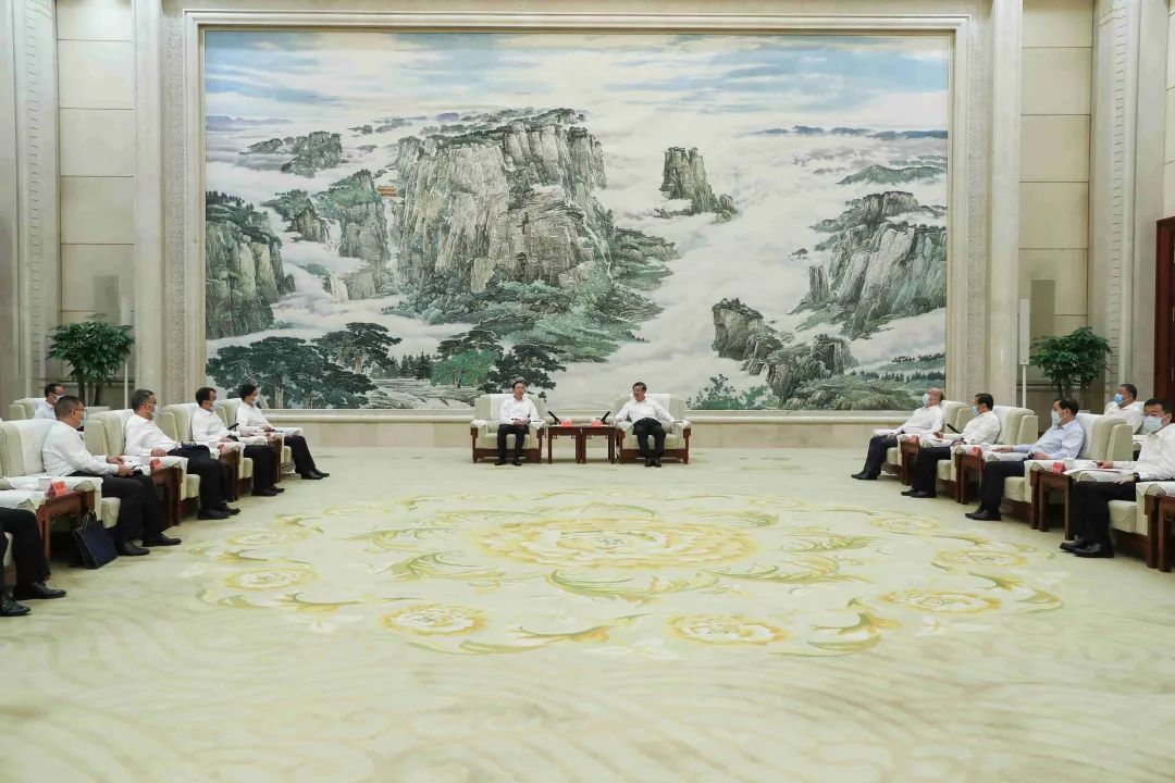 國(guó)家電網(wǎng)董事長(zhǎng)辛保安與河北省委書記倪岳峰、省長(zhǎng)王正譜會(huì)談