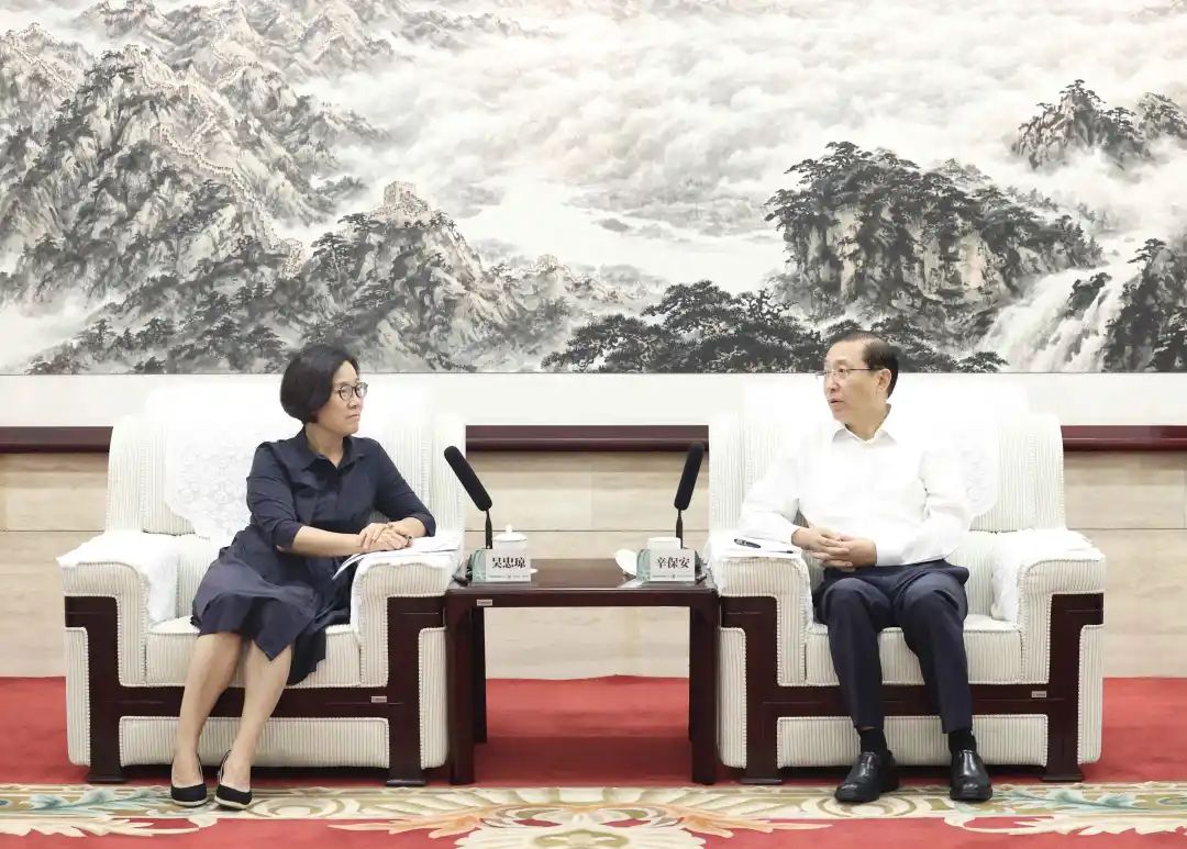 國家電網董事長、黨組書記辛保安與江西省委副書記、贛州市委書記吳忠瓊會談