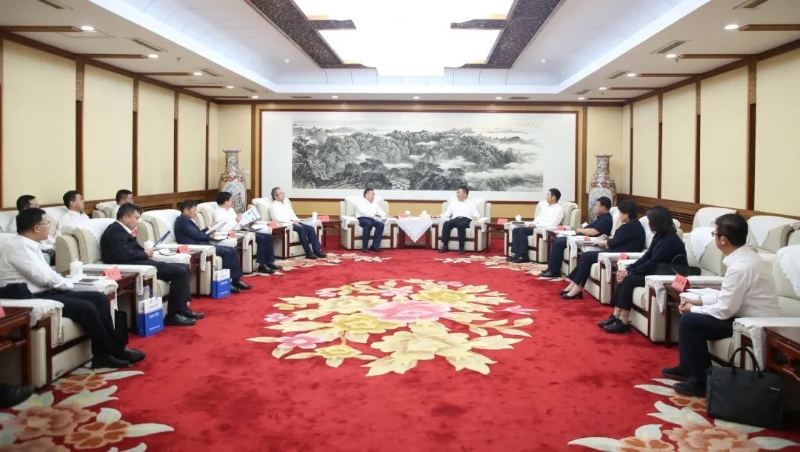 宋海良與內(nèi)蒙古自治區(qū)黨委常委、呼和浩特市委書記包鋼座談