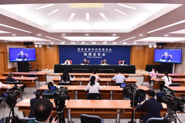 發(fā)改委：我國(guó)新能源產(chǎn)業(yè)全球領(lǐng)先，為全球市場(chǎng)提供超過70%的光伏組件