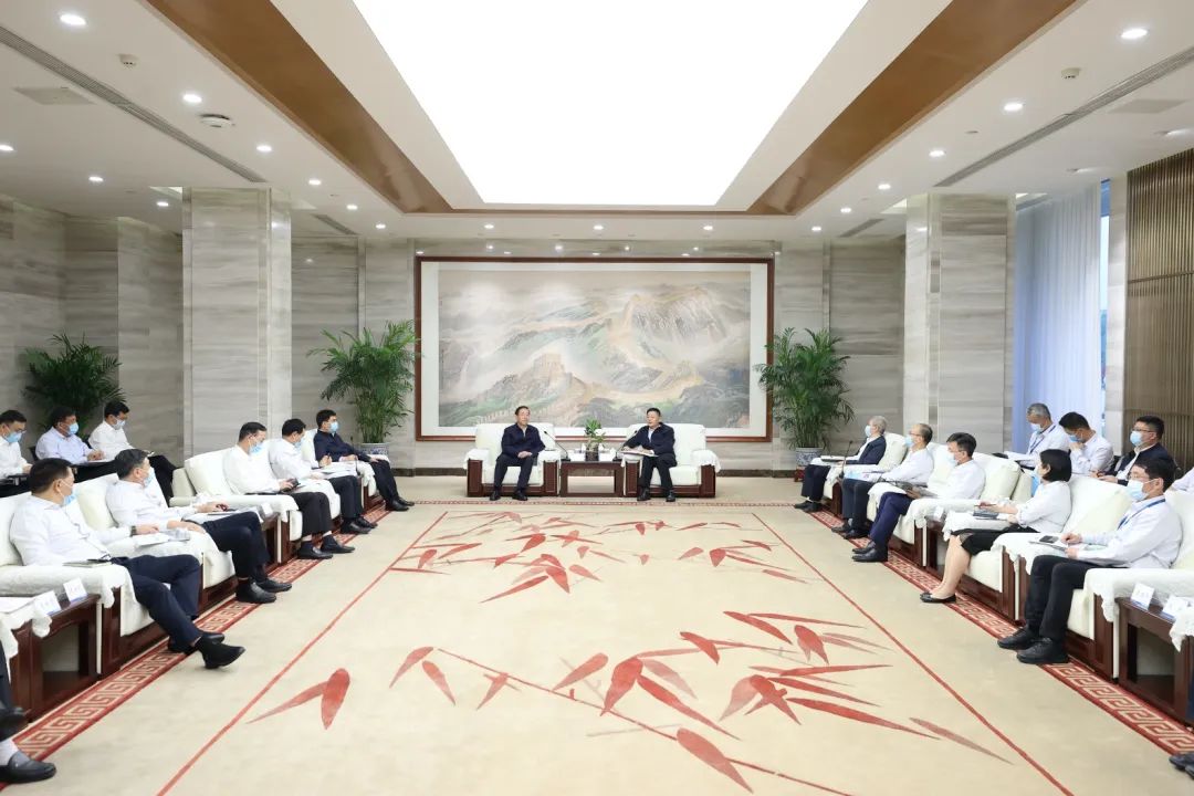 國家電網(wǎng)公司董事長、黨組書辛保安與東方電氣集團董事長俞培根、總經(jīng)理徐鵬會談