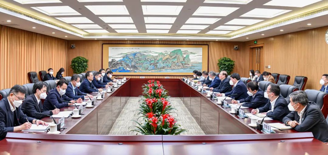 國家電網(wǎng)董事長辛保安、總經(jīng)理張智剛與大唐董事長鄒磊、總經(jīng)理劉明勝會談