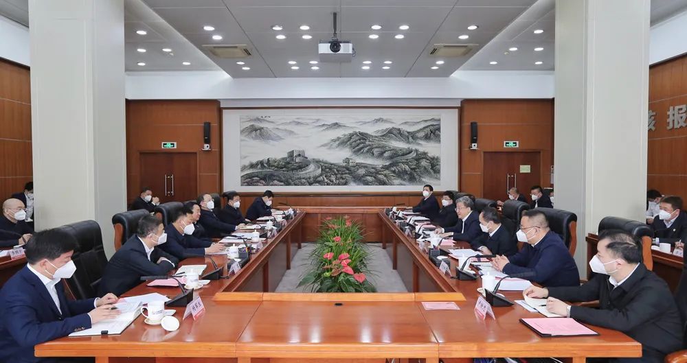中核集團(tuán)黨組書(shū)記、董事長(zhǎng)余劍鋒與遼寧省委書(shū)記郝鵬、省長(zhǎng)李樂(lè)成會(huì)談