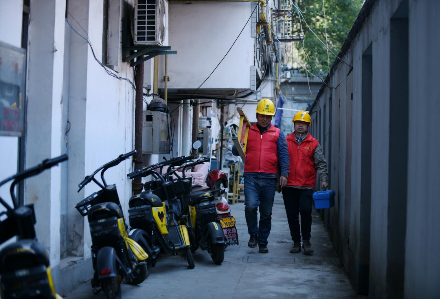 國網(wǎng)余姚市供電公司：“點(diǎn)亮黑樓道2.0”，借“光”照亮居民歸家路