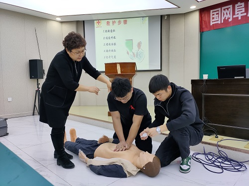 國網(wǎng)阜康供電公司應急救護培訓提升員工自救互救能力