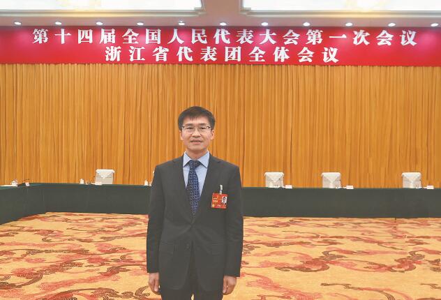 加快能源技術(shù)創(chuàng)新 推動成果轉(zhuǎn)化應(yīng)用——訪全國人大代表、中國科學(xué)院寧波材料技術(shù)與工程研究所副所長(主持工作)王立平