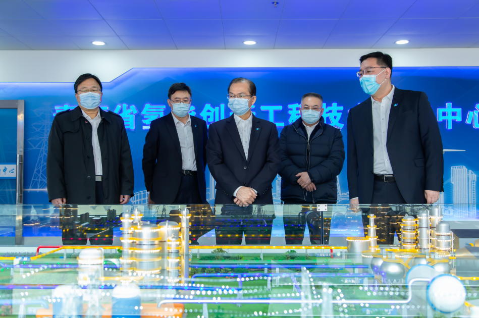 江毅、葉向東到青海區(qū)域調研