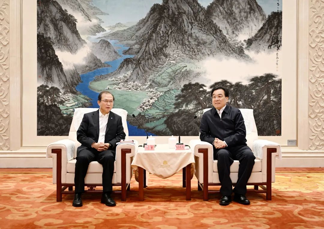 華電集團(tuán)黨組書(shū)記、董事長(zhǎng)江毅拜會(huì)江蘇省委書(shū)記信長(zhǎng)星