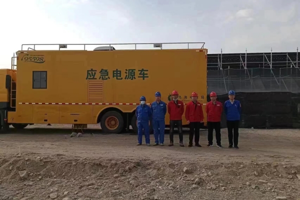 烏海市千里山供電公司：保電路上，我們一直在