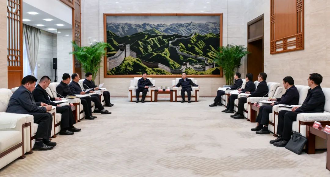 大唐集團(tuán)黨組書記、董事長鄒磊與青海省海南州委書記呂剛、州長尕瑪朋措會(huì)談