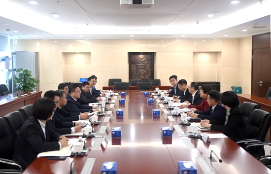 中國電建黨委常委、副總經(jīng)理王小軍與中國華電集團黨組成員、副總經(jīng)理李旭紅會談