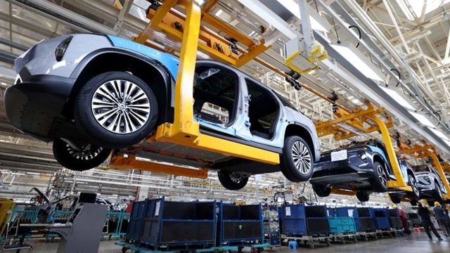 新能源汽車(chē)“賽道”，我國(guó)技術(shù)全面“超車(chē)”要多久?