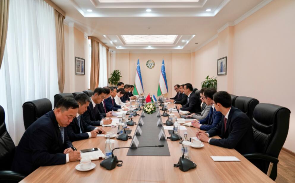 宋海良會見烏茲別克斯坦投資、工業(yè)與貿(mào)易部部長庫德拉托夫·拉齊茲