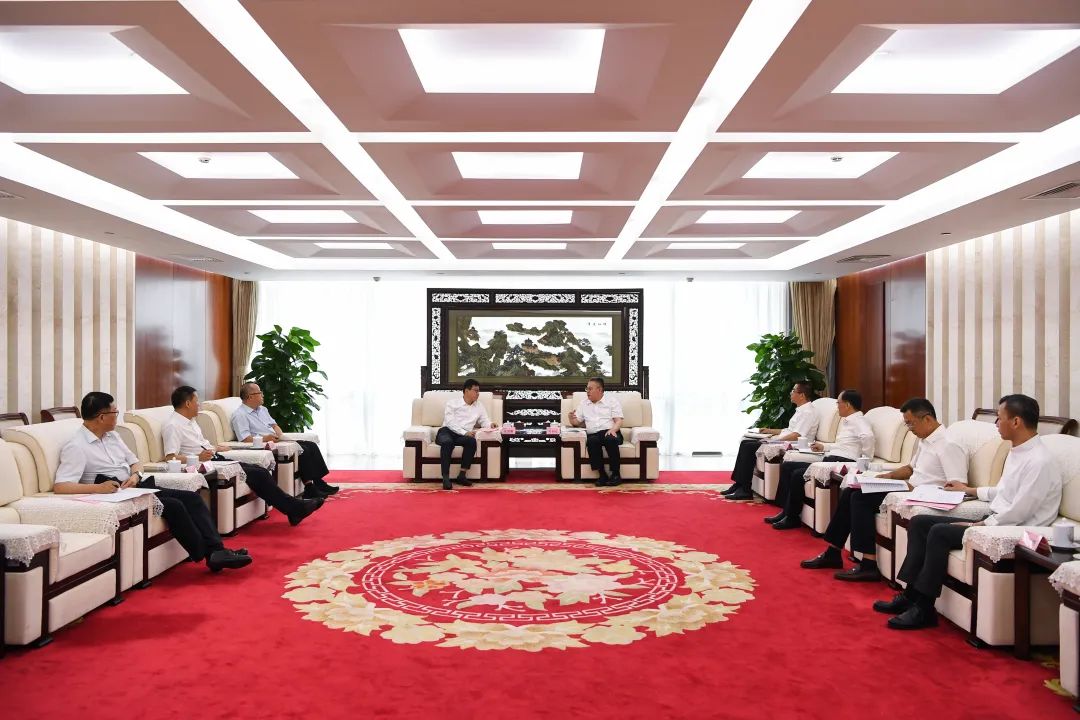 葉向東與甘肅省委常委、副省長張錦剛舉行會談