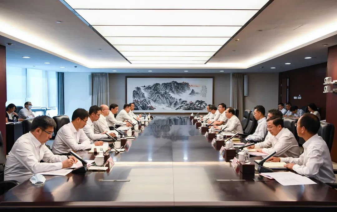 華電集團(tuán)黨組書(shū)記、董事長(zhǎng)江毅與河北省委副書(shū)記、省長(zhǎng)王正譜舉行會(huì)談