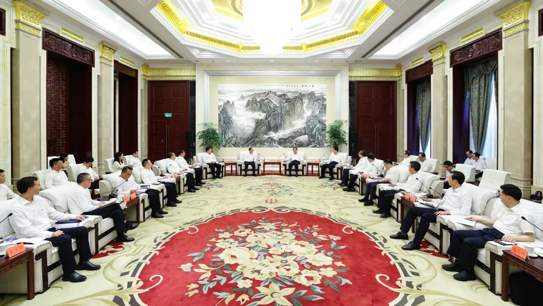 中國(guó)華電黨組書(shū)記、董事長(zhǎng)江毅拜會(huì)貴州省委書(shū)記徐麟、省長(zhǎng)李炳軍