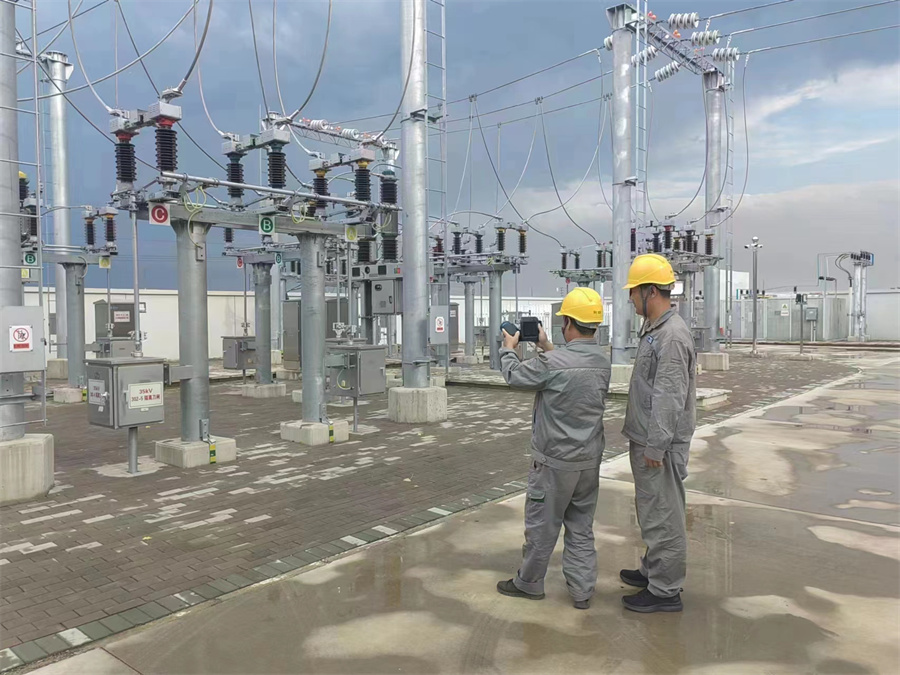 國網(wǎng)秦皇島供電公司全力應(yīng)對臺風(fēng)“杜蘇芮”確?？煽抗╇? width=