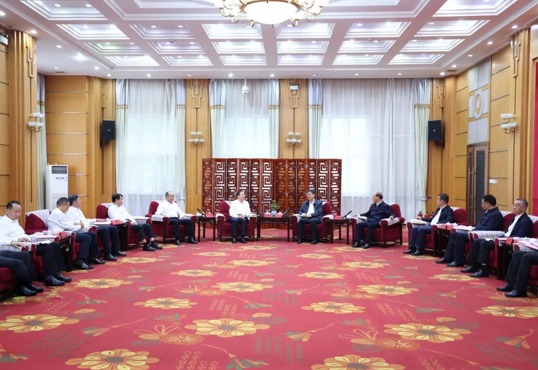 國(guó)家電網(wǎng)公司董事長(zhǎng)、黨組書(shū)辛保安會(huì)見(jiàn)青海省委書(shū)記陳剛、省長(zhǎng)吳曉軍、省政協(xié)主席公保扎西